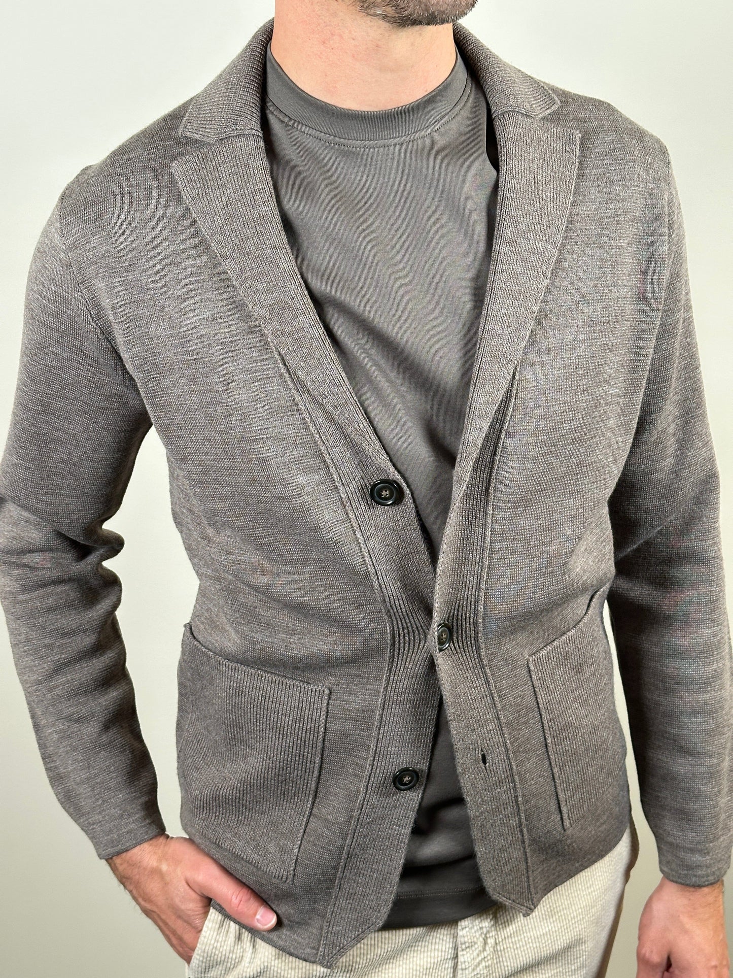 
                  
                    FERRANTE - Blazer Cardigan Taupe Truien Ferrante 
                  
                