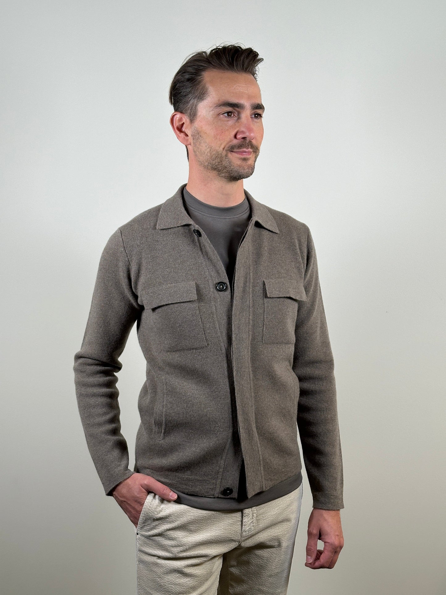 
                  
                    FERRANTE - Merino Overhemd Cardigan Taupe Truien Ferrante 
                  
                
