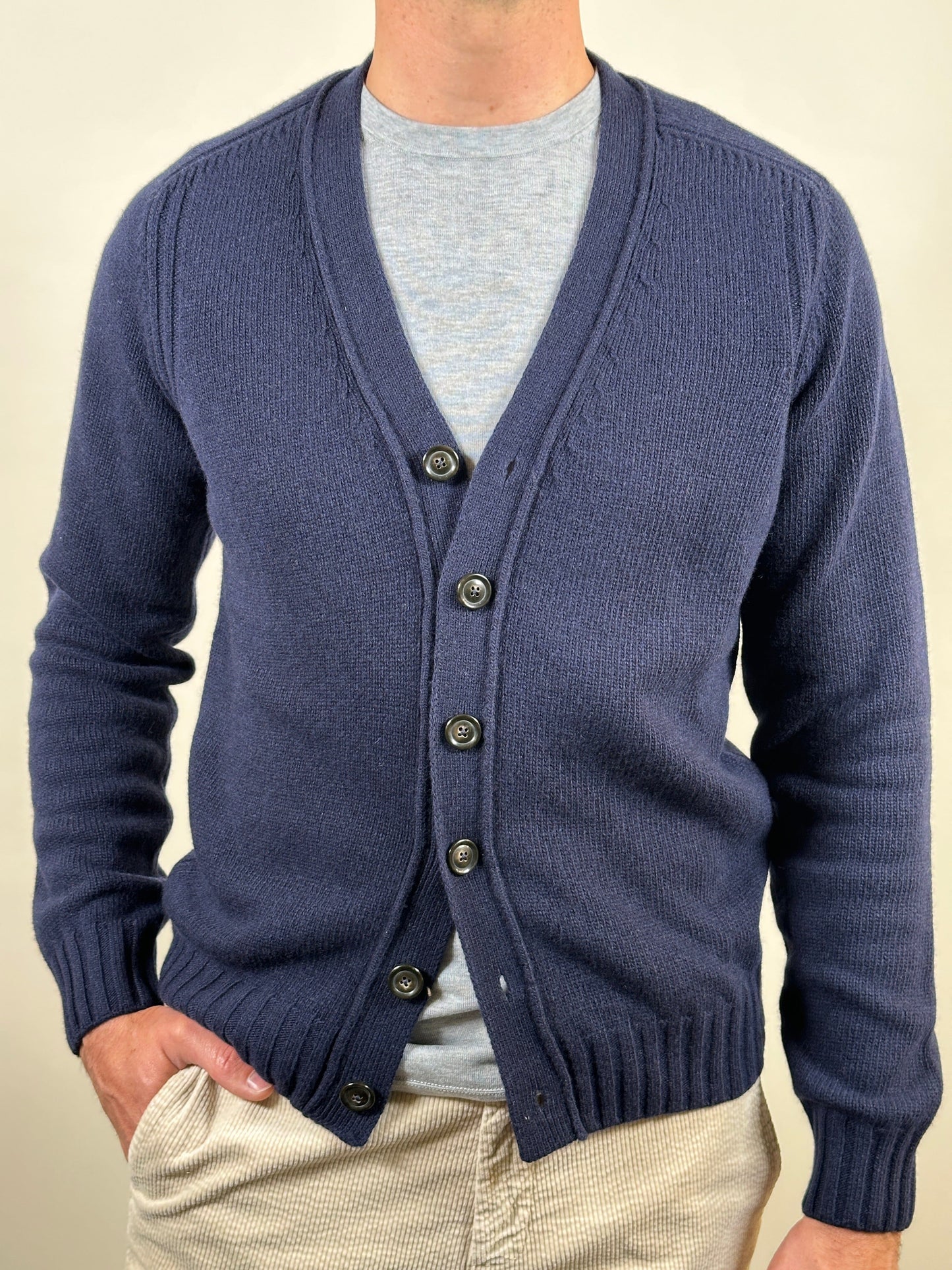 
                  
                    FERRANTE - New Wool Cardigan Navy Truien Ferrante 
                  
                