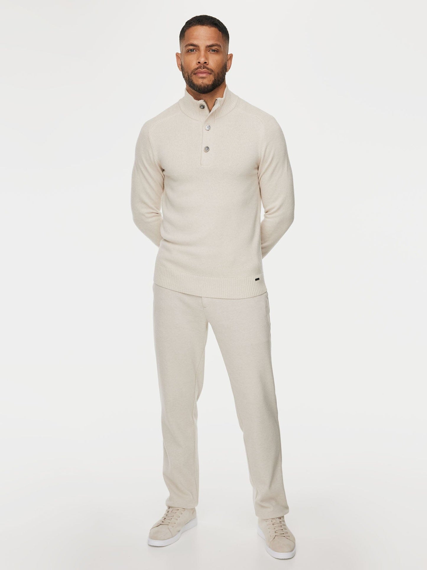 
                  
                    GENTILUOMO - Buttoned Turtle Zip Ecru Truien Gentiluomo 
                  
                
