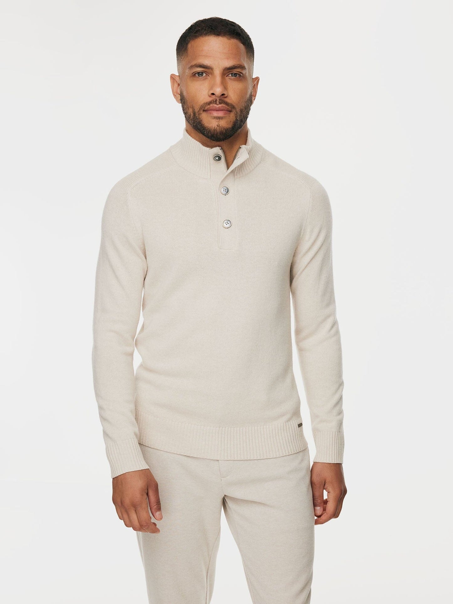 
                  
                    GENTILUOMO - Buttoned Turtle Zip Ecru Truien Gentiluomo 
                  
                