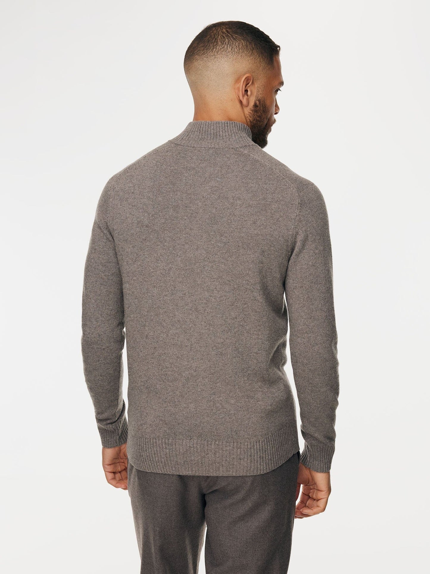 
                  
                    GENTILUOMO - Buttoned Turtle Zip Taupe Truien Gentiluomo 
                  
                