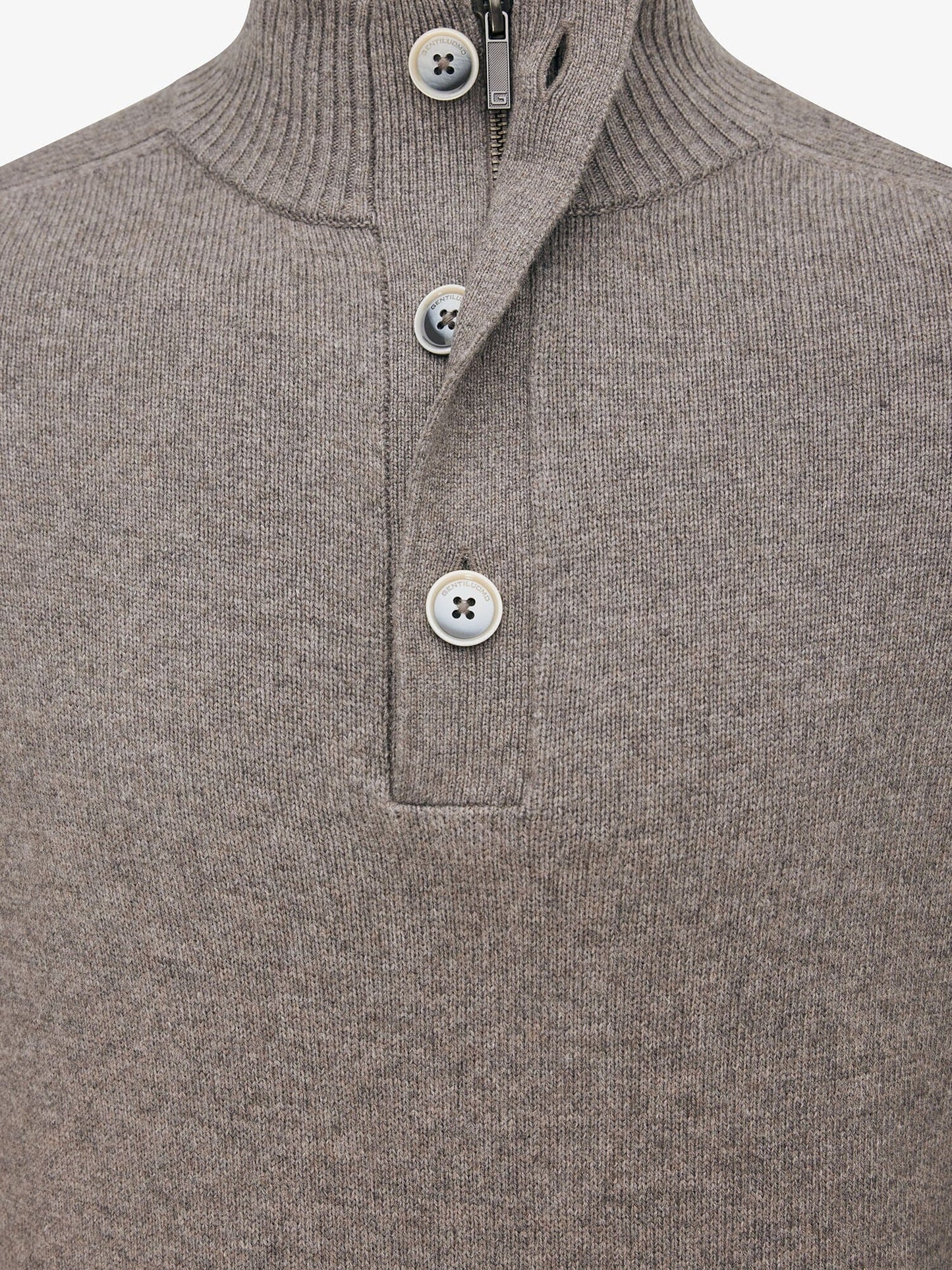 
                  
                    GENTILUOMO - Buttoned Turtle Zip Taupe Truien Gentiluomo 
                  
                