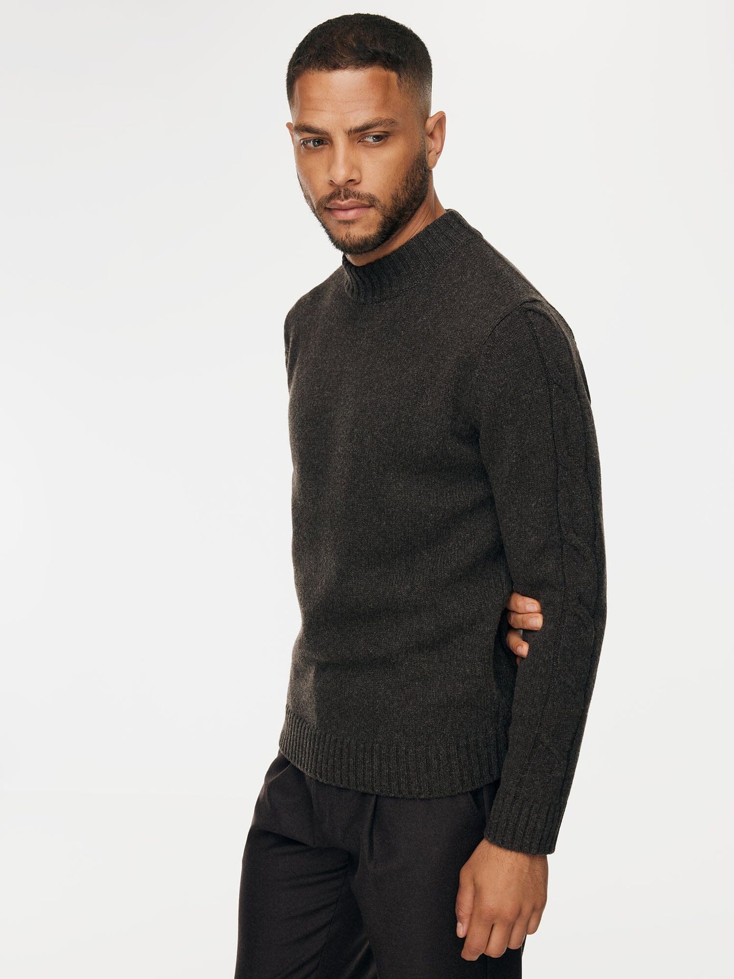 
                  
                    GENTILUOMO - Geruiten Cable Turtleneck Wool Bruin Truien Gentiluomo 
                  
                