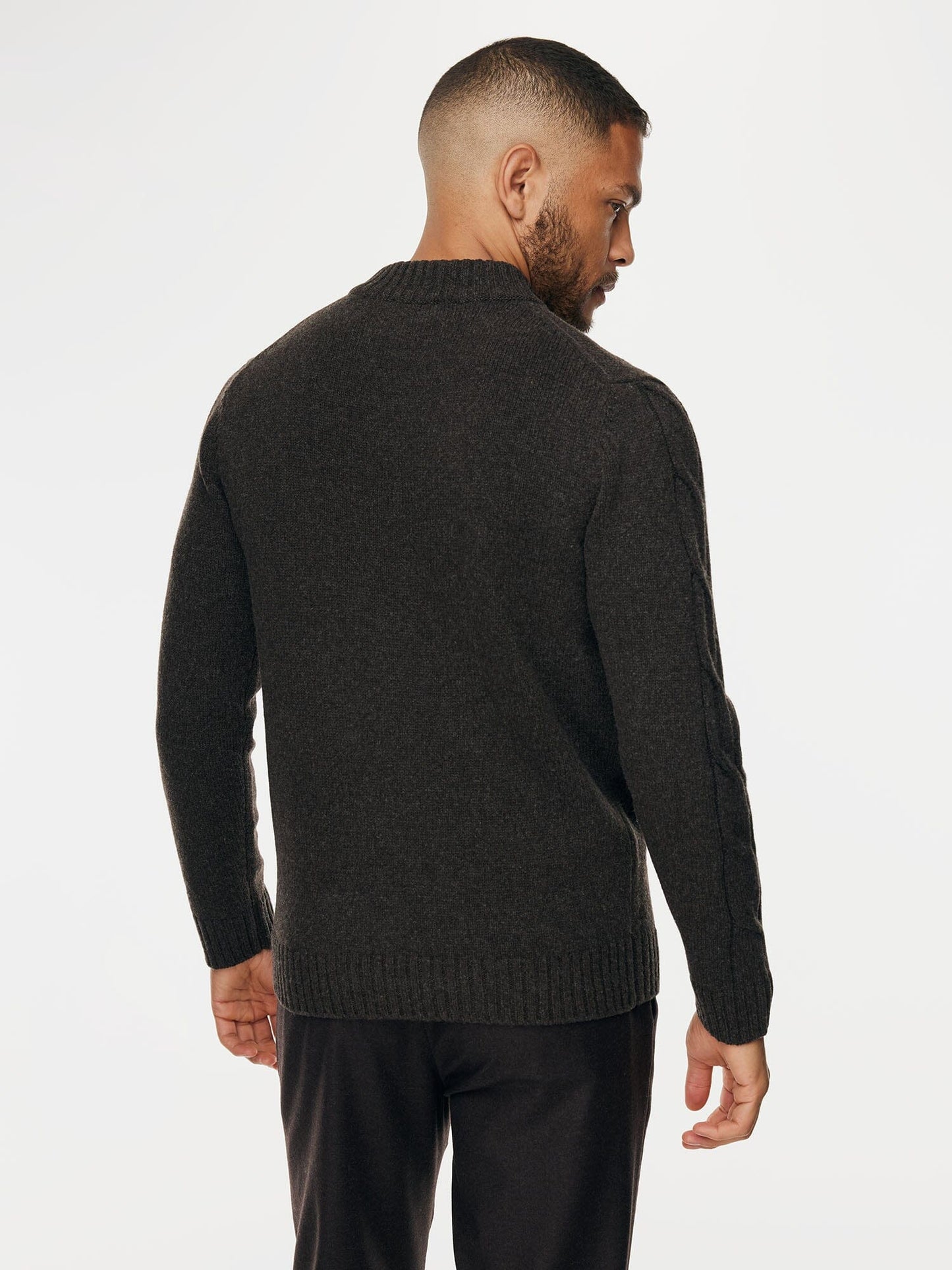
                  
                    GENTILUOMO - Geruiten Cable Turtleneck Wool Bruin Truien Gentiluomo 
                  
                