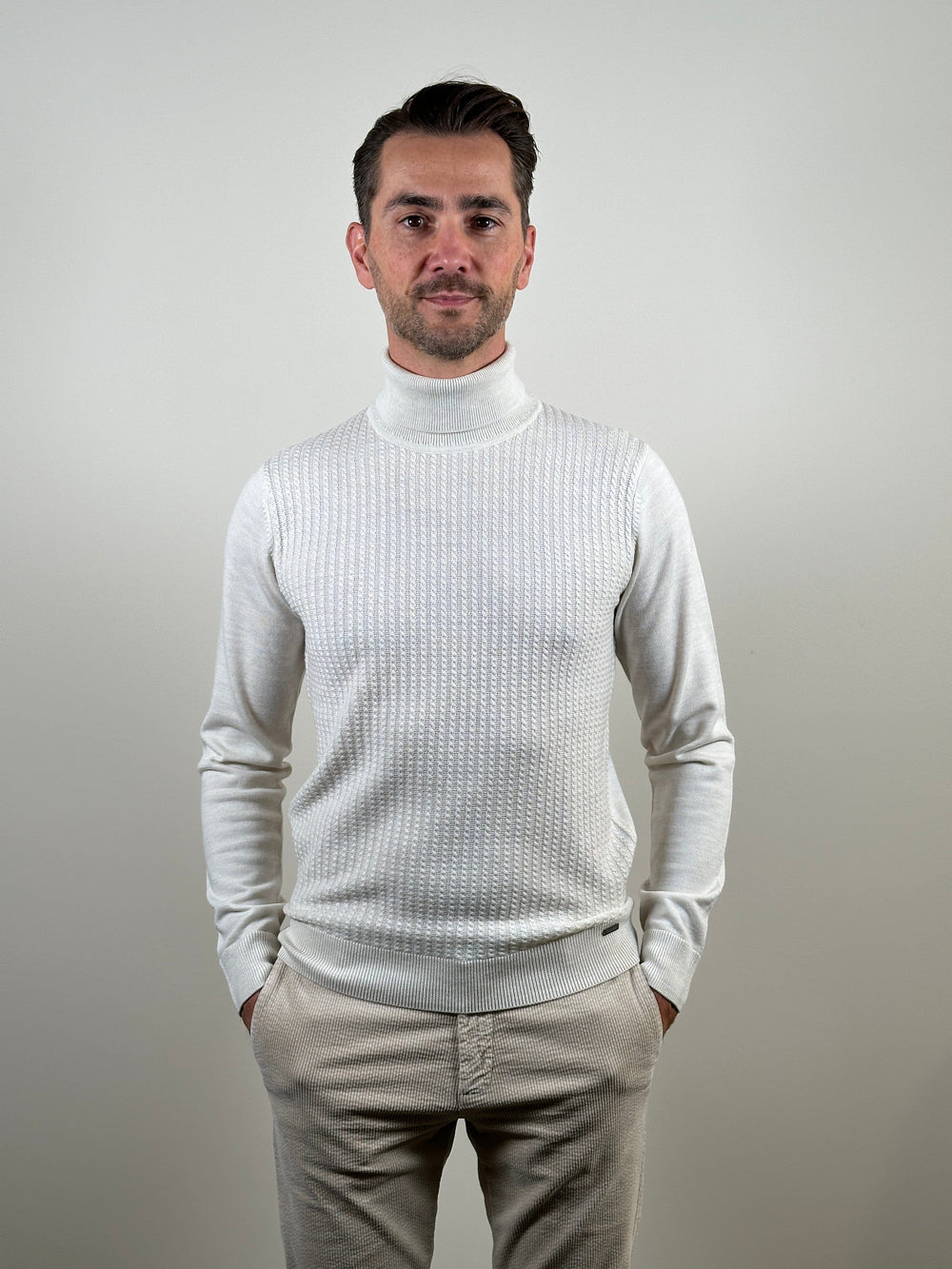 GENTILUOMO - Merino Kabelmotief Rolkraag Ecru Truien Gentiluomo 