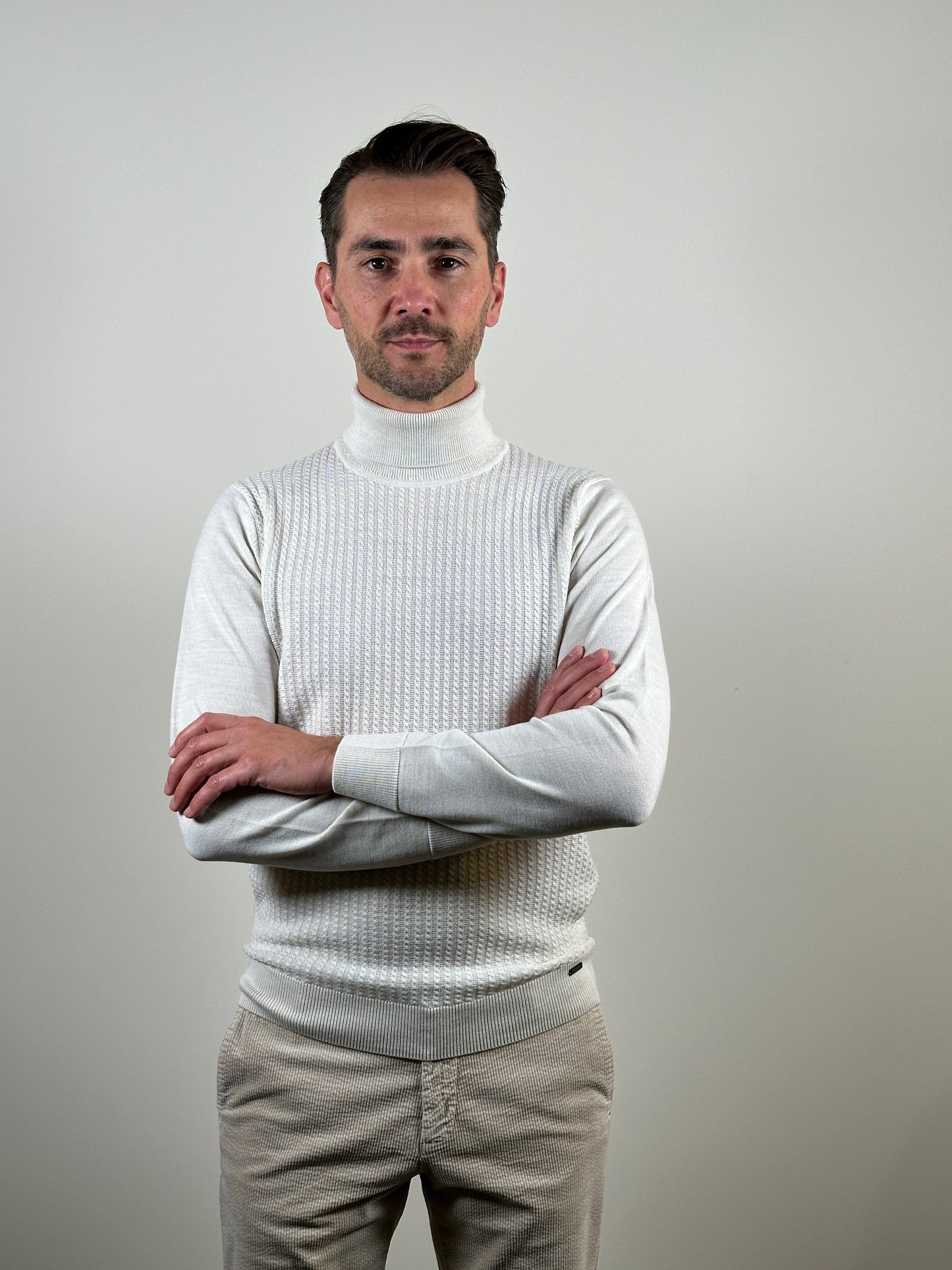 
                  
                    GENTILUOMO - Merino Kabelmotief Rolkraag Ecru Truien Gentiluomo 
                  
                