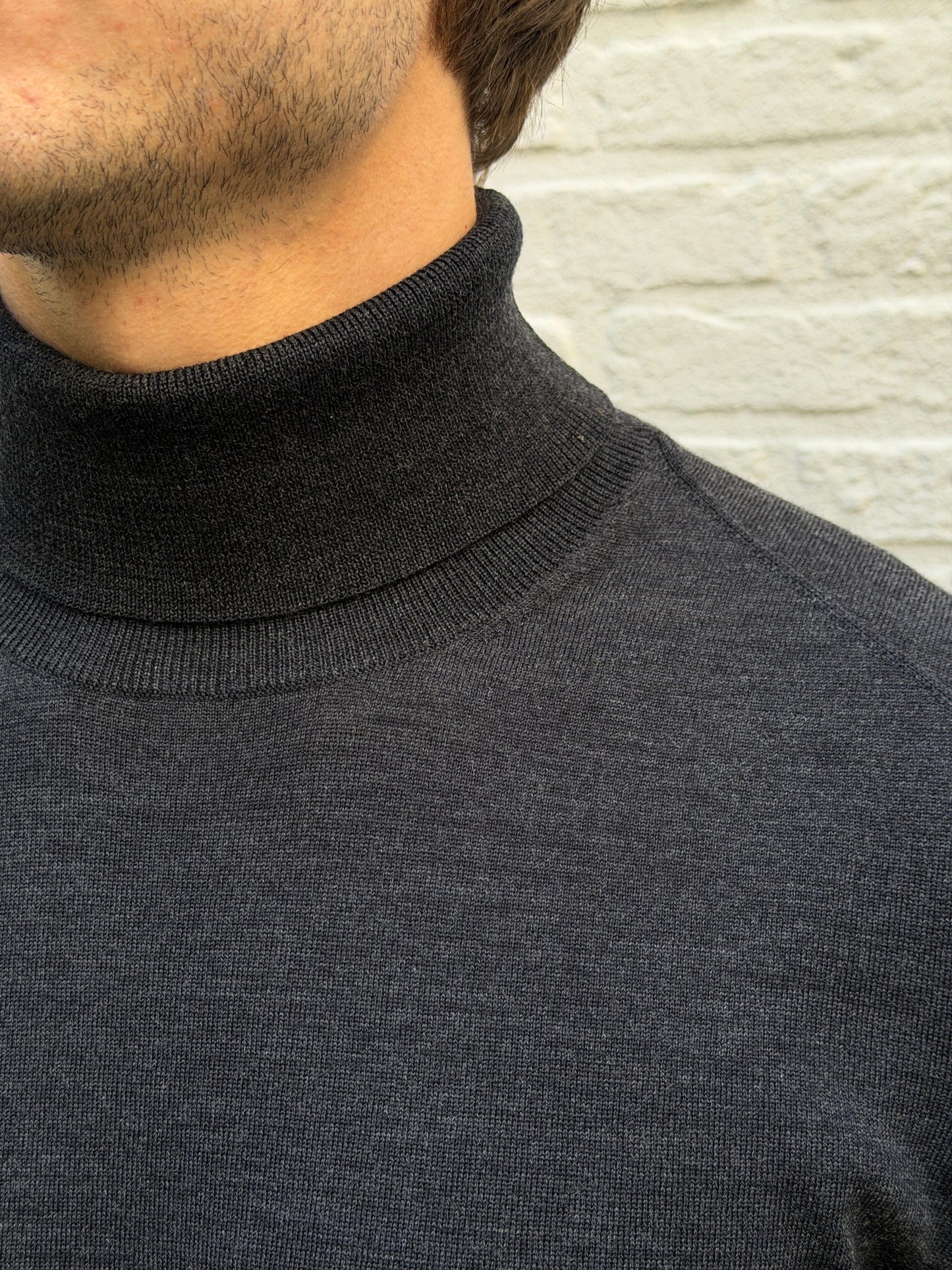 
                  
                    I'm Fine -Turijn Col 100% extrafine merino Anthraciet Truien I'm Fine 
                  
                