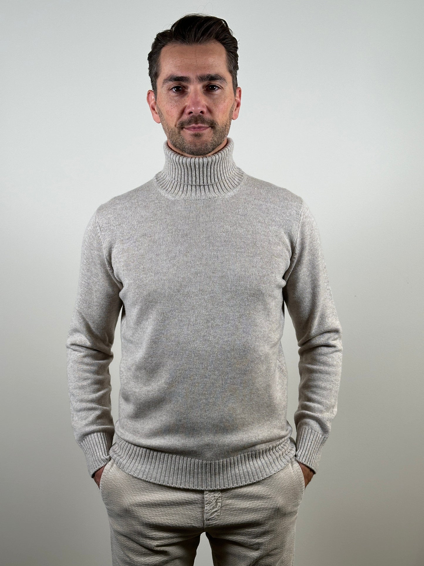 KANGRA - Beige Cashmere Rolkraag Truien Kangra 