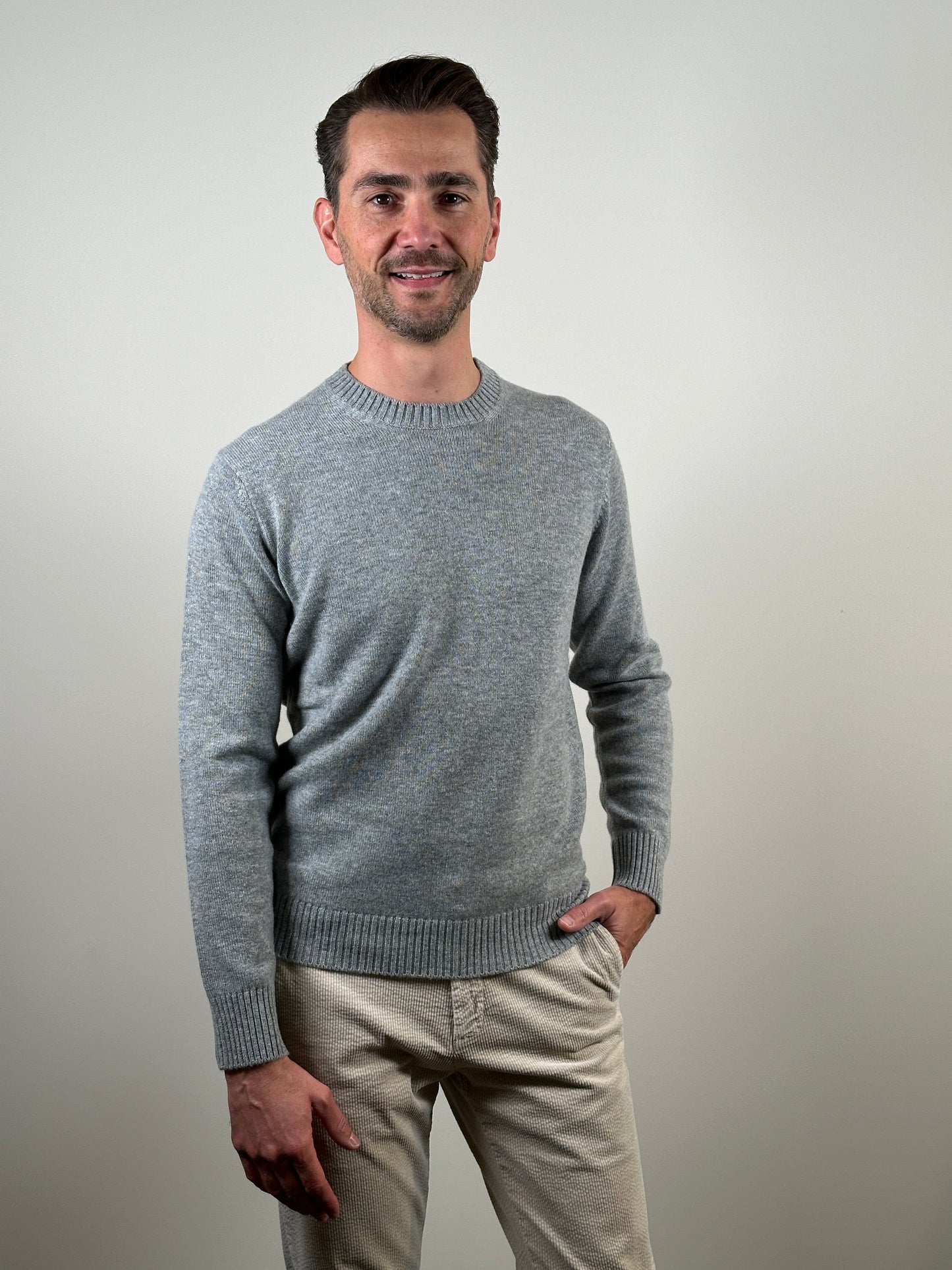 KANGRA - Grijze Cashmere Ronde Hals Trui Truien Kangra 