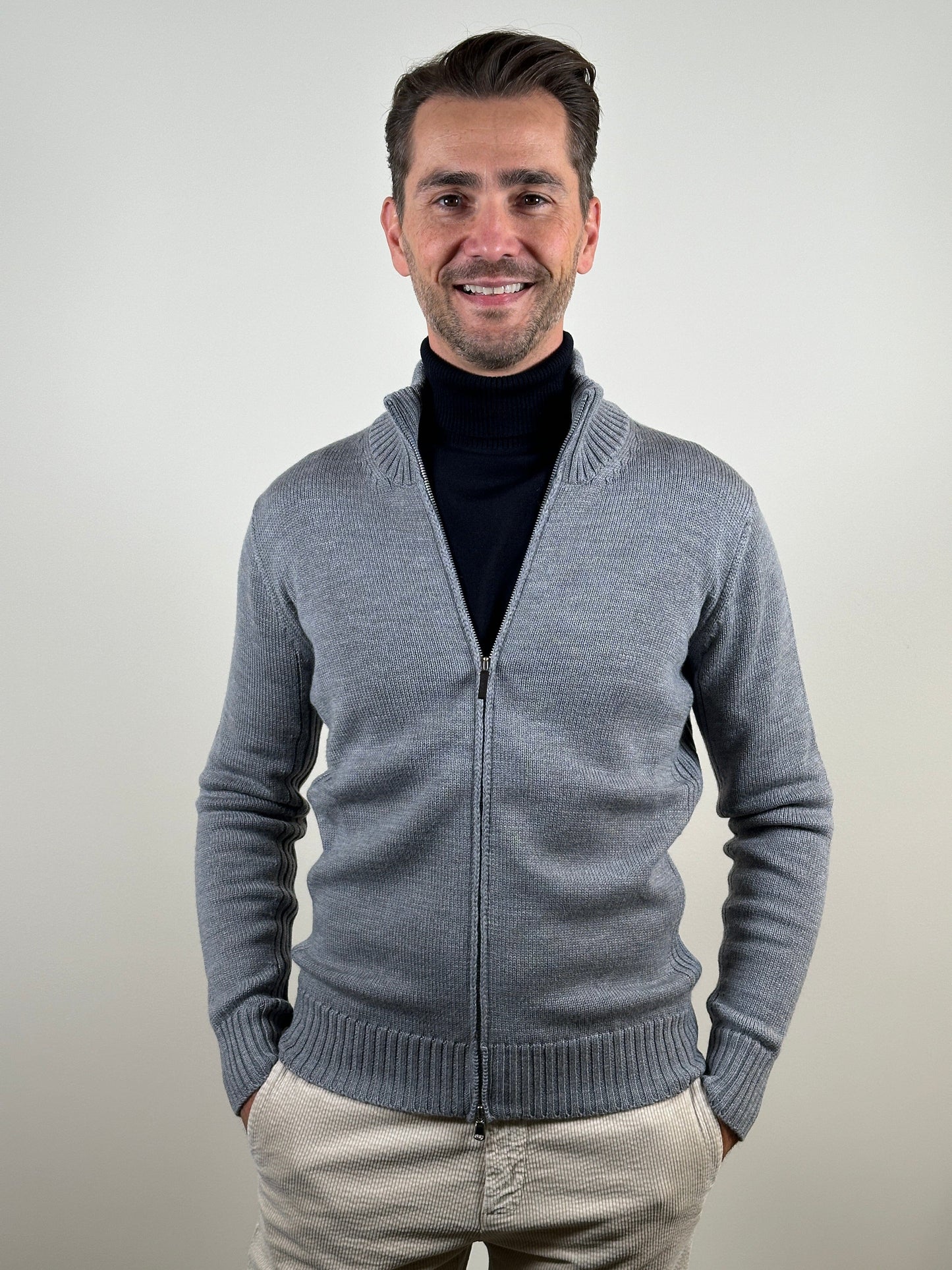 
                  
                    KANGRA - Grijze Wol Zip Cardigan Truien Kangra 
                  
                