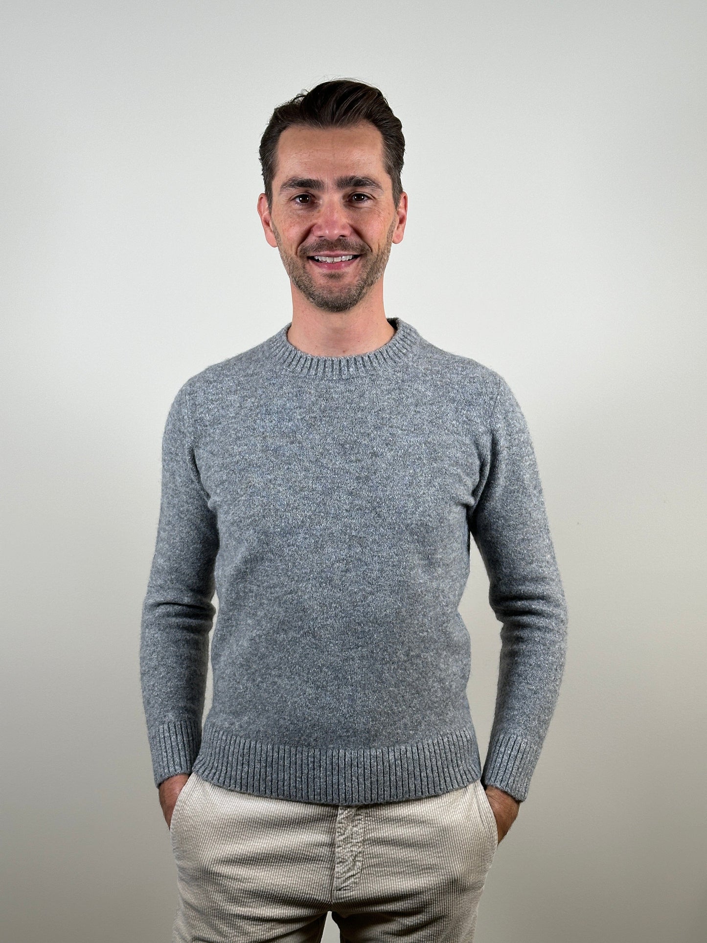 KANGRA - Lichtgrijze Wolmix Ronde Hals Trui Truien Kangra 