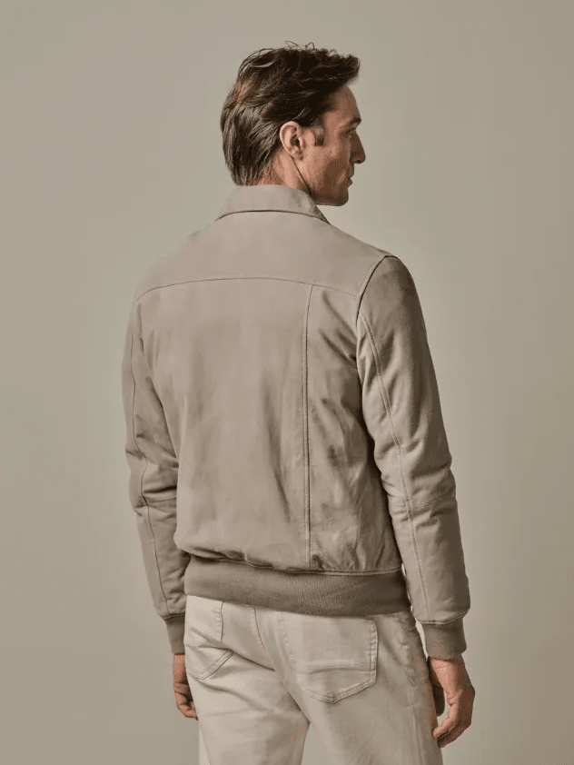 
                  
                    PROFUOMO - Beige Suède Bomber Jassen Profuomo 
                  
                